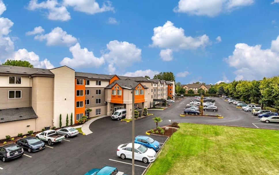 What Hotels Are Near Portland Amtrak Station?